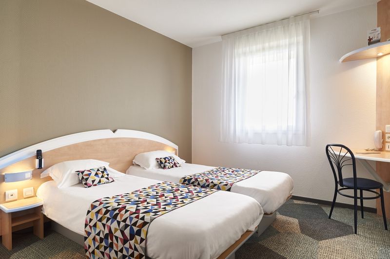 chambres d'hôtel pour 2 ouvriers artisans avec 2 lits pas cher à Saint-Emilion