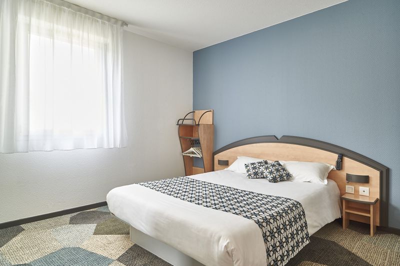 Louer chambre double pas cher à Hôtel ATENA à Latresnes
