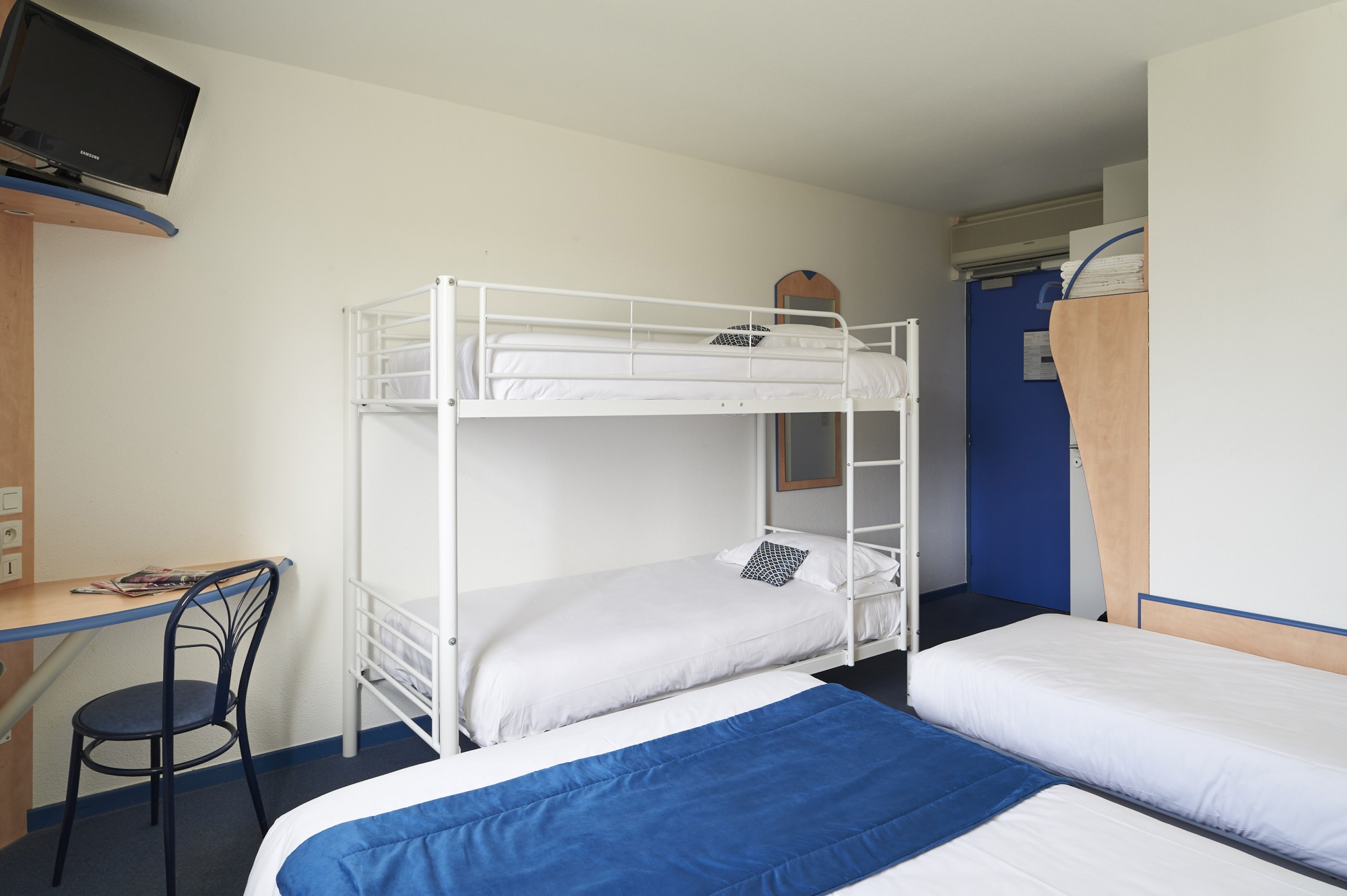 Chambre 5 personnes tout confort à proximité de Saint-Émilion – Hôtel ATENA Créon