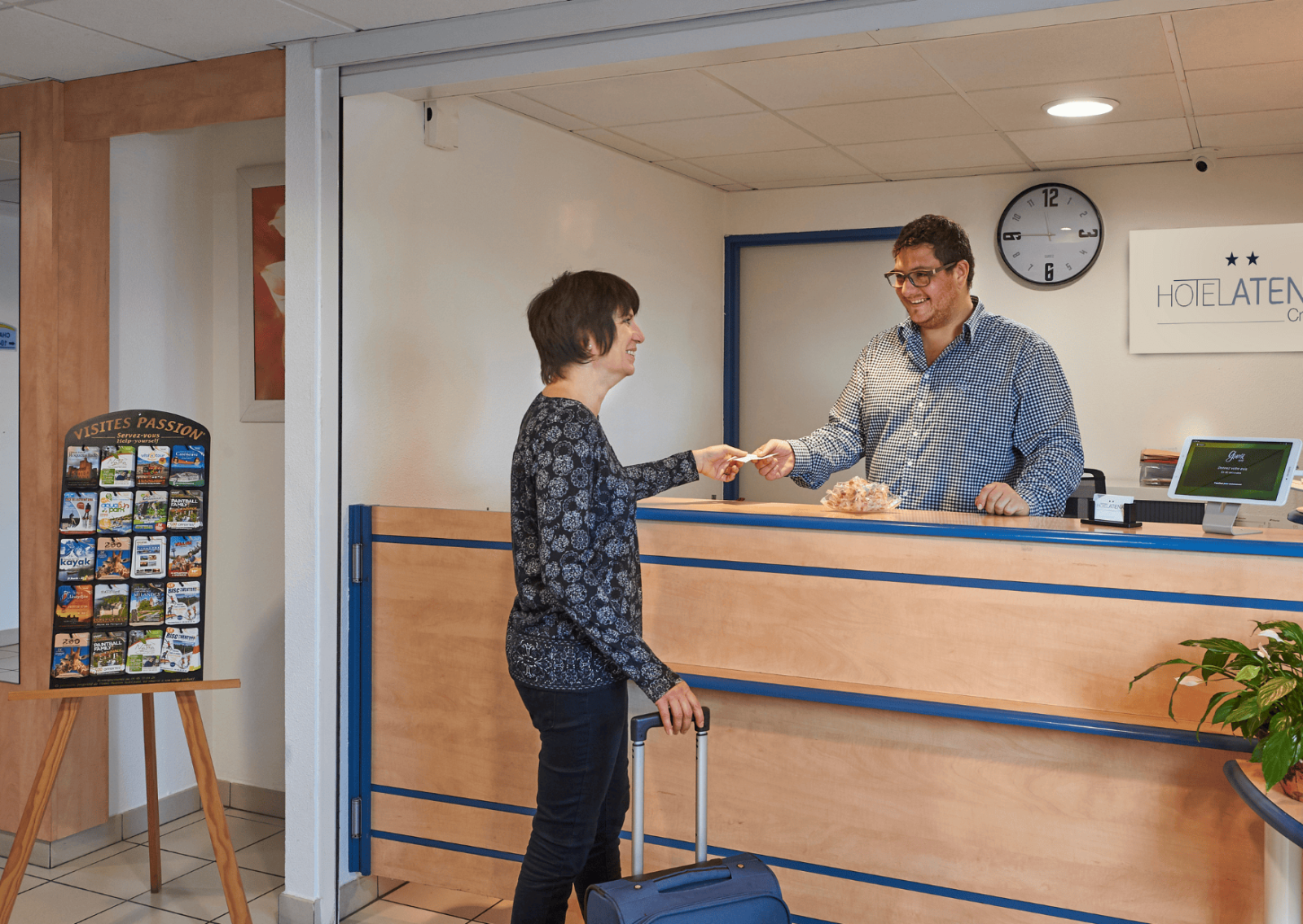 QR Code pour réserver une chambre à l’Hôtel ATENA – Réservation en ligne rapide à Créon, Entre-Deux-Mers