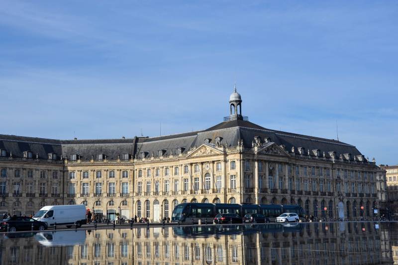 Un séjour à l’Hôtel ATENA, et la rue Sainte-Catherine à Bordeaux vous attend pour une journée de shopping dans l’une des artères commerçantes les plus emblématiques d’Europe.