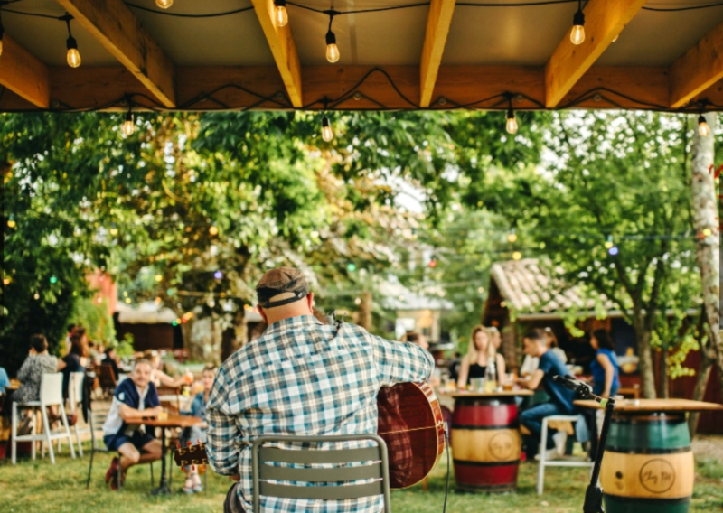 Savourez une cuisine bistronomique chez Titut à Créon : Des plats gourmands à base de produits frais de saison, à deux pas de l’Hôtel ATENA Créon. #RestaurantChezTitut #HôtelAtenaCréon