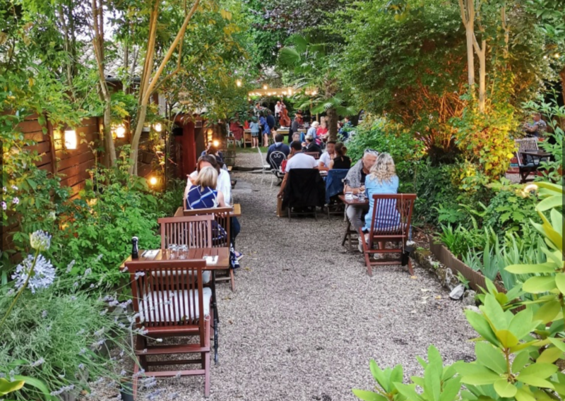 Expérience gastronomique chez Titut : Venez déguster une cuisine inventive dans un cadre unique, à deux pas de l’Hôtel ATENA Créon. #RestaurantChezTitut #HôtelAtenaCréon