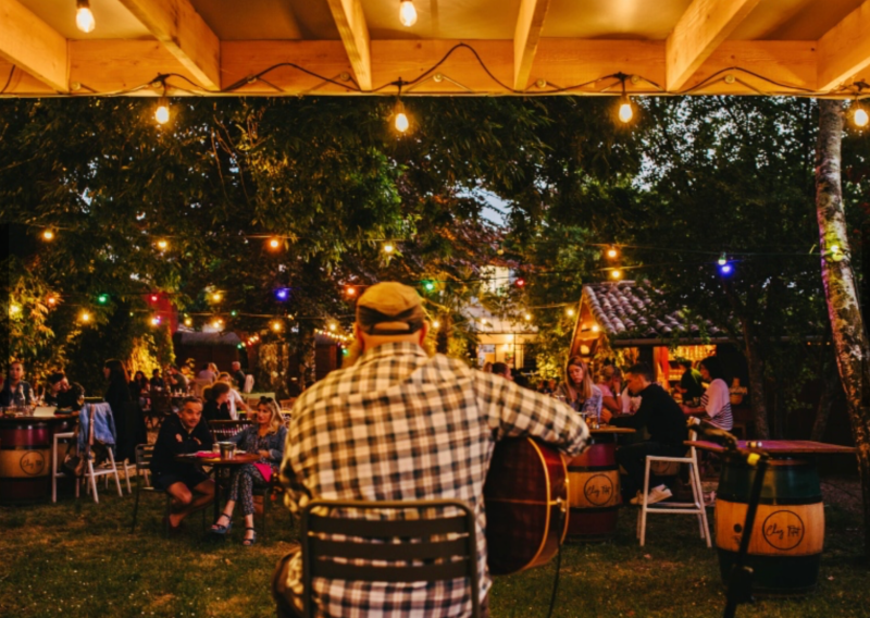 Soirée tapas chez Titut à Créon : L’alliance parfaite entre cuisine moderne et ambiance conviviale, à quelques minutes de l’Hôtel ATENA. #RestaurantTapasCréon #HôtelAtenaBordeaux