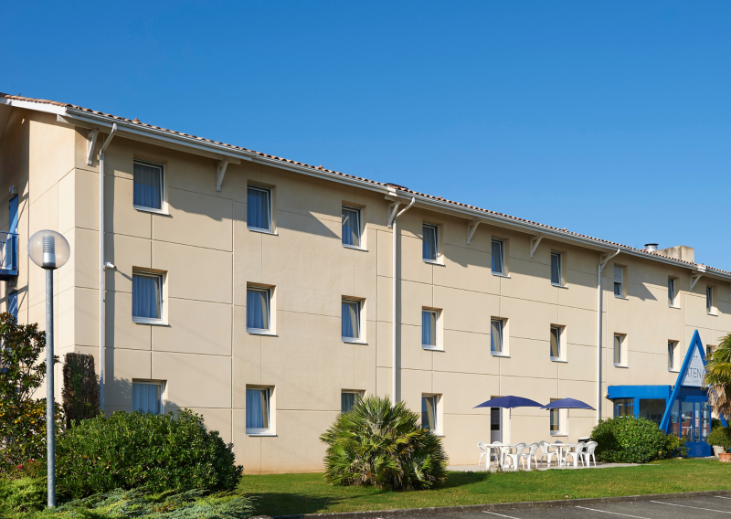 Transferts en taxi depuis l’Hôtel ATENA Créon – Profitez d’un trajet confortable et sécurisé pour découvrir Bordeaux, Saint-Émilion ou le Bassin d’Arcachon en toute sérénité.